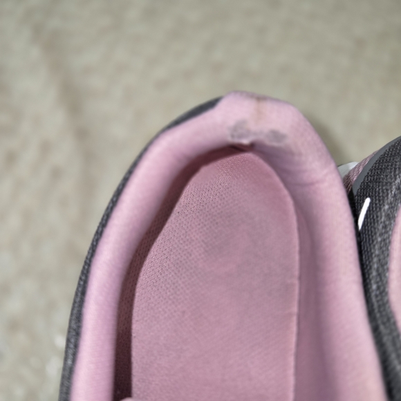 On Running Women's Shoes in Mauve and Charcoal - Picture 7 of 10